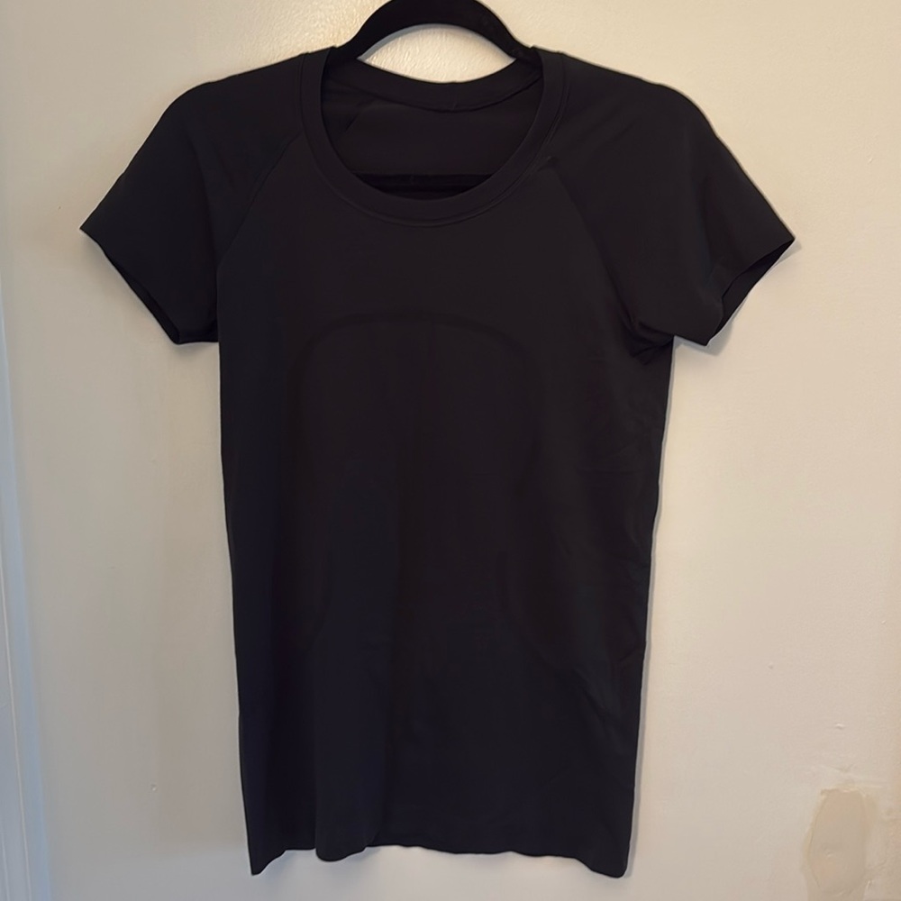 Lululemon Swiftly Tech Short Sleeve Shirt (Black) size 6